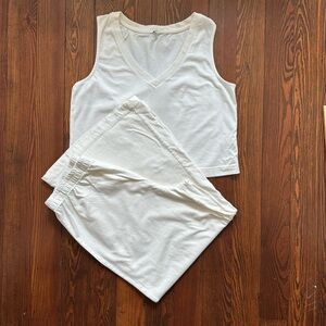 A SUPPLY SLOANE V-NECK COTTON SET Medium